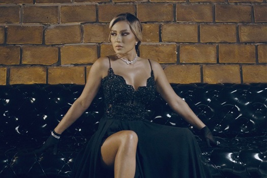 SANAT DÜNYASINDA BİR ZANAATKAR  “HANZADE”     MÜZİK ADAMI ERCÜMENT VURAL’IN KEŞFİ HANZADE