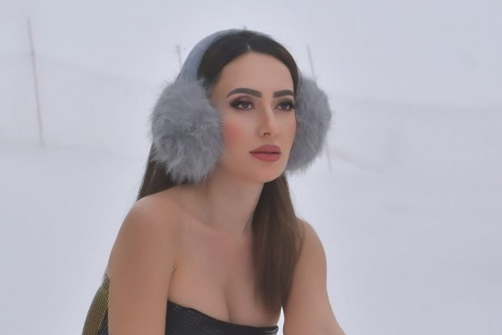 Tuğba Ünal, Kar Tatilinden Mayosuyla Kar Pozları Verdi