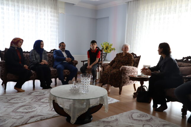 Yıldırım MTAL Öğrencilerinden Hayırsever Nurten Gültekin’e Vefa Ziyareti