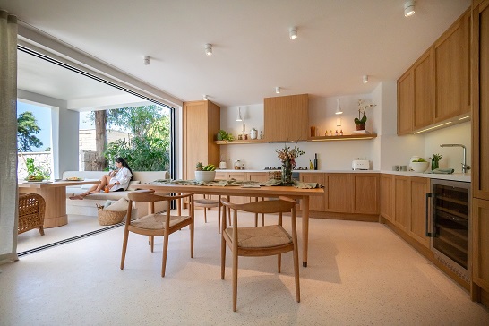 2024 Yılı Mutfak Dekorasyonunda Sakinlik ve Doğallık Aranıyor  Mikonos Esintisiyle Doğal Tonlar Mutfaklara Dönüyor