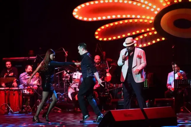 İSTANBUL SAHNELERİNİ KASIP KAVURAN ATA DEMİRER GAZİNOSU ANKARA’DA!