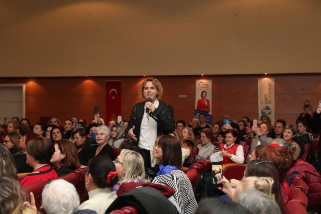 Soner Arıca 1000 Kadınla Tek Nefes Oldu