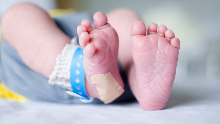 SAĞLIK BAKANI YARDIMCISI PROF. DR. SEDAT KAYGUSUZ’A HUKUKUN CEVABI;  “AİLE İZİN VERMEDEN ZORLA TOPUK KANI ALAMAZSIN!”