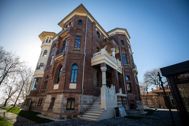 MAGNUM PHOTOS’UN 77. YIL ÖZEL SERGİSİ “MAGNUM İSTANBUL’DA”, 100 YILLIK BULGUR PALAS’TA SANATSEVERLERİ BEKLİYOR!