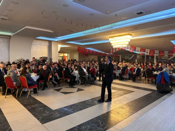 Bunu kadın, erkek, genç, yaşlı hep birlikte yapacağız, hep birlikte başaracağız!”