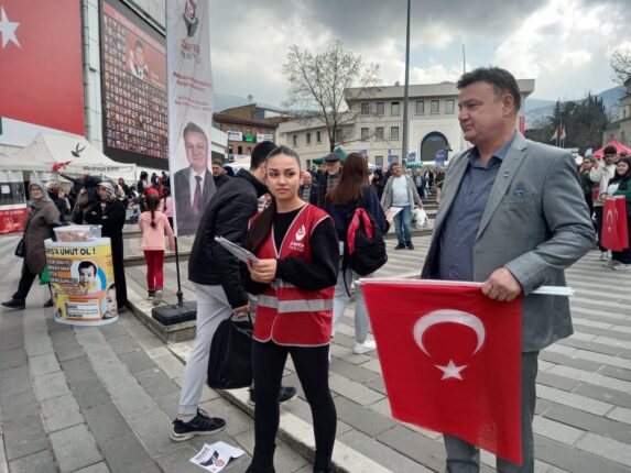 ZAFER OSMANGAZİ Sahada! Ateş; “Ülkenin Huzur İçinde Varlığını Sürdürmesi İçin Siyasetin İçindeyim!”