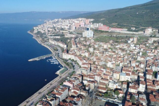 Eğitim İş Bursa: ‘Türkiye Cumhuriyeti “parti devleti” anlayışına terk edilemez’