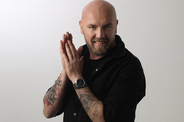 AN’I ANIYA DÖNDÜRMEK İÇİN İMZAMI ATIYORUM