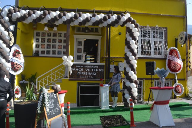 “MEKAN 12 ANTİKA KAFE” BURSA’YA RENK KATTI..!!