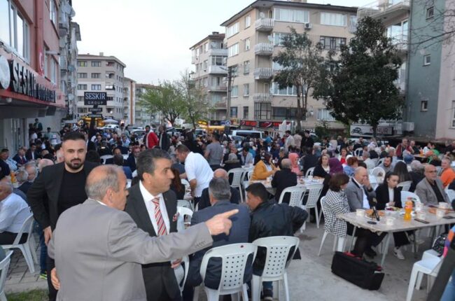 DSP’Lİ SESKIR’DAN GELENEKSEL SOKAK İFTARI