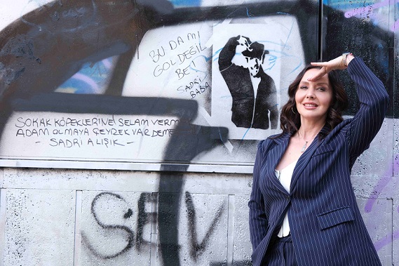 SADRİ ALIŞIK’a doğum gününde şarkı sürprizi | Sadri Alışık repliklerinden şarkı