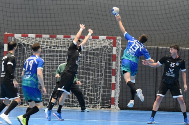 NİLÜFERLİ HENTBOLCULAR FARKLI KAZANDI