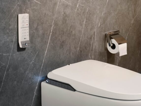 Roca’dan sektörde bir ilk;  In-Wash® Insignia Akıllı Klozet’te teknoloji ve entegre rezervuar bir arada