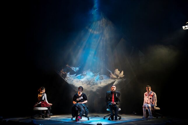 NİLÜFER KENT TİYATROSU YENİ OYUNLA İZLEYİCİ KARŞISINDA