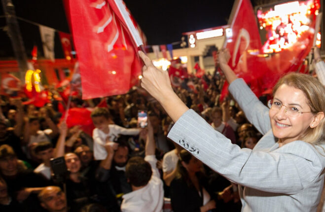 DR. AYŞEGÜL OVALIOĞLU  BAKIRKÖY’ÜN İLK KADIN BELEDİYE BAŞKANI OLDU