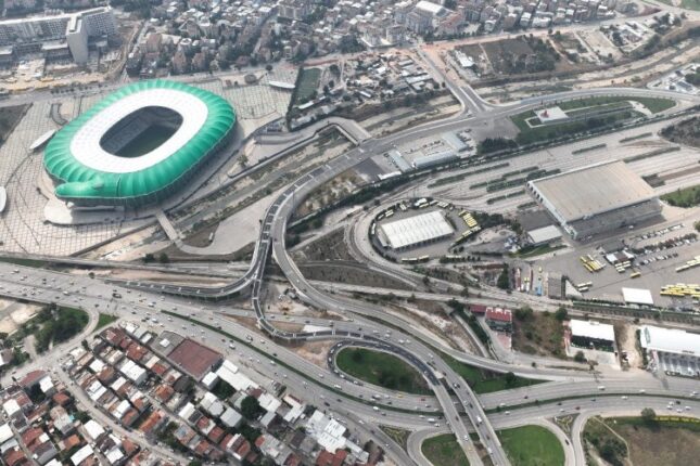 Aktaş’ın Kendisi Gibi Plastik Çiçekleri de Soldu!