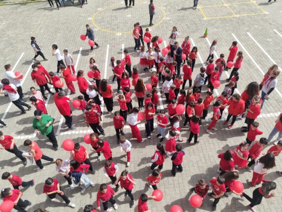 Kayapa  Şehit Jandarma Er Eyüp Gürsoy Okulu Otizmli Bireylerimizi Unutmadı