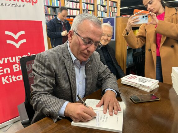 Baysal imza gününde okuyucusuyla buluşacak