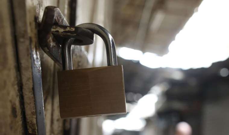 “YILDA YÜZ BİN ESNAF  KEPENK KAPATIYOR”