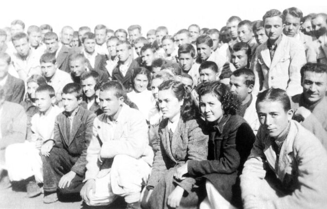 KÖY ENSTİTÜLERİ TÜRK EĞİTİM DEVRİMİNİN EN ÖNEMLİ PROJESİDİR!