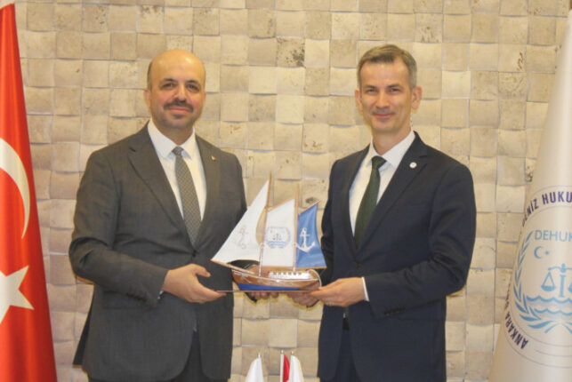 TÜREB ve DEHUKAM ‘Deniz Üstü Rüzgar Mevzuatı İçin İş Birliği Protokolü’ne İmza Attı