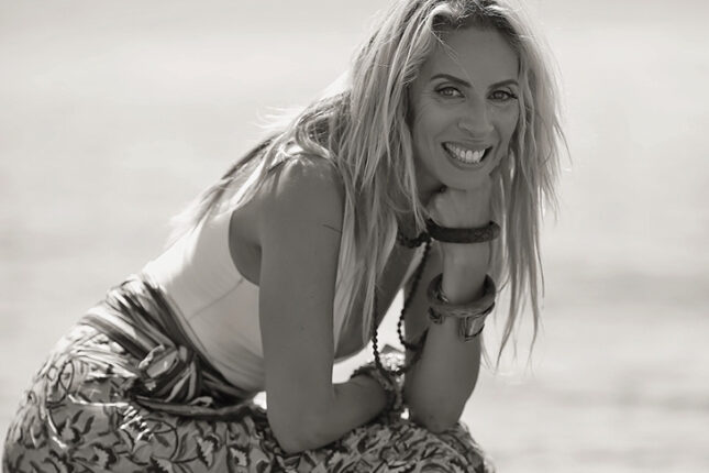 ZEYNEP CASALİNİ yeni teklisinde yepyeni bir ismi müzik dünyasına kazandırıyor