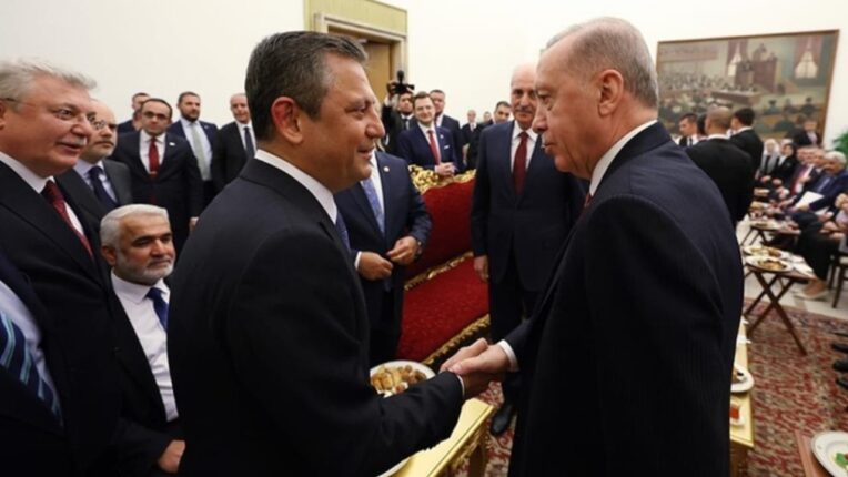 ÖRGÜTÜMÜZ VE HALKIMIZ CHP’DE DEĞİŞİM VE YENİLEŞME İSTEDİ ANCAK TEK ADAM TARZINDAKİ DÖNÜŞÜME ONAY VERMEZ…