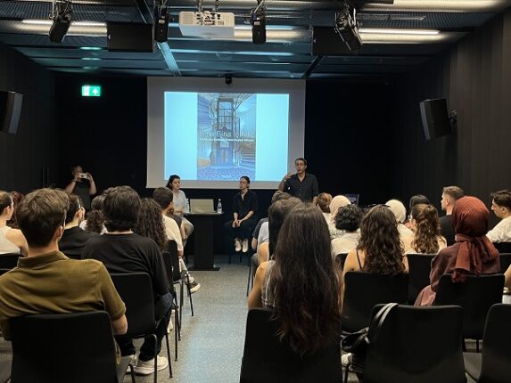 İSTANBULSMD’NİN, DEPREMDEN ETKİLENEN VE İHTİYAÇ SAHİBİ BAŞARILI ÖĞRENCİLERE YÖNELİK STAJ PROGRAMI TAMAMLANDI.