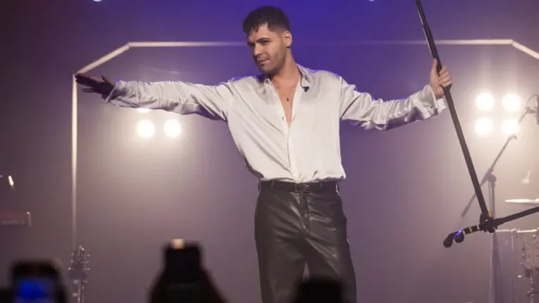 EMİR CAN İĞREK’TEN KARTAL’DA UNUTULMAZ KONSER