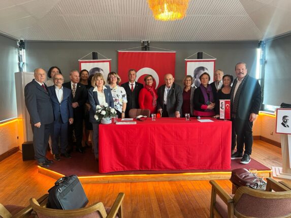 KEMALİST AYDINLANMA DERNEĞİ İLK PANELİNİ GELİBOLU’DA GERÇEKLEŞTİRDİ: “ERDOĞAN YENİ ANAYASA İLE SALTANAT REKORUNU KIRMAK İSTİYOR”