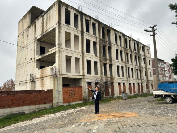 5 bölümü bulunan Mustafakemalpaşa  Meslek Yüksek Okulu’nun kapatılmasını mı istiyorsunuz?