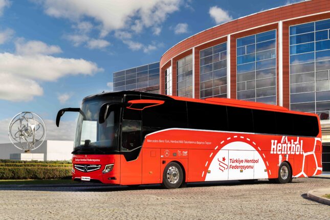 Spora Daima Destek!  Mercedes-Benz Türk A Milli Hentbol Takımlarının Resmi Ulaşım Sponsoru Olmaya Devam Ediyor