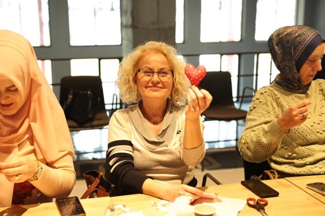 KADINLARDAN SEVGİLİLER GÜNÜ’NE ÖZEL KAPI SÜSLERİ