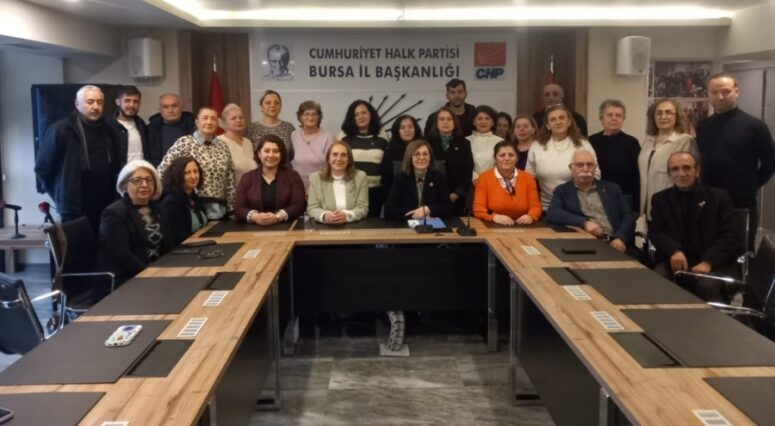CHP Bursa İl Kadın Kolları: Daha çok eşitlik, adalet, demokrasi, hukuk için mücadeleye devam!