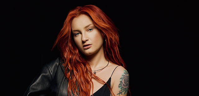 GÜLİZ AYLA “SUR”LA AŞKI KURCALIYOR