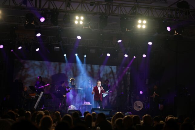 EROL EVGİN’DEN AŞK ŞARKILARI