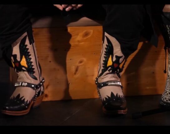 ATİYE’nin eşinin çizmeleri sosyal medyayı salladı.