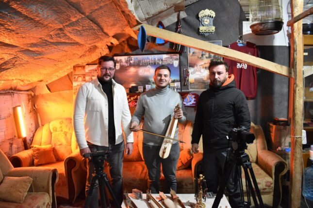 Dededen Toruna Uzanan Kemençe