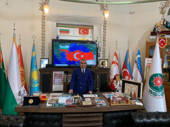 Bahaneler insanlara mücadeleyi değil, teslimiyeti öğretir.