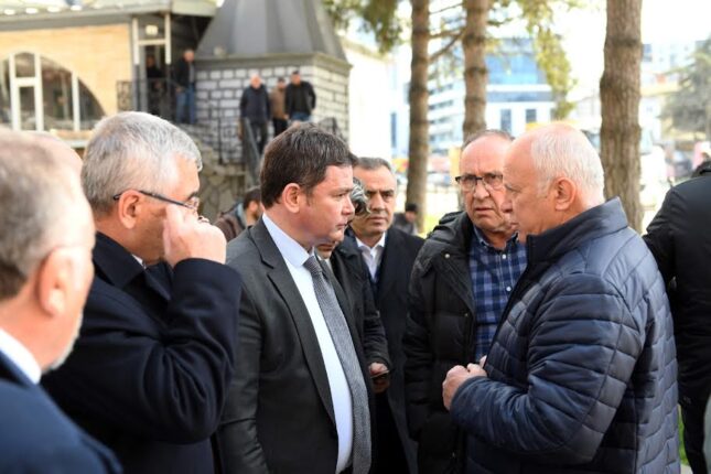 Başkan Aydın ilçeyi mahalle mahalle geziyor