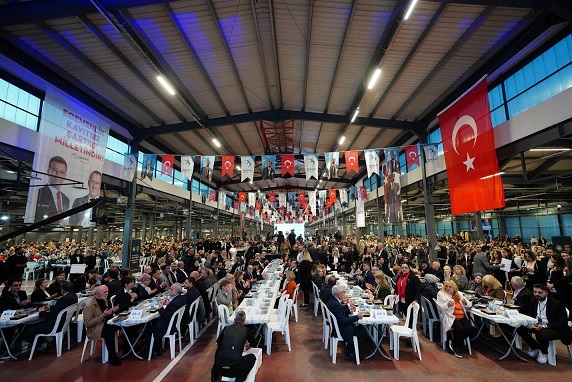 BEYLİKDÜZÜ’NDE 10. GELENEKSEL HAYIRLI İFTAR SOFRASI: “ADALET VE DAYANIŞMA” MESAJLARI VERİLDİ