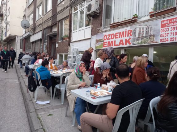 Asırlık Esnaftan Sokak İftarı!