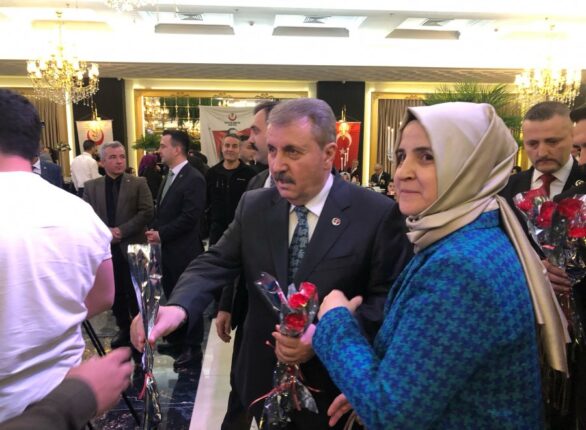 Aklınızı başınıza alın, yoksa aklınızı alırız