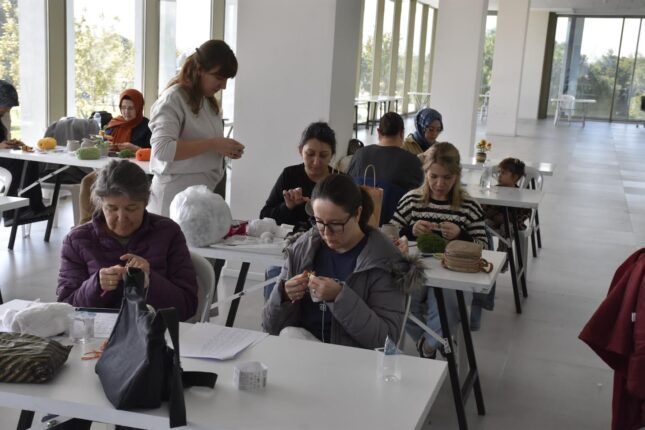 “Karacabey Belediyesi’nin Amigurumi Kursu meyvelerini vermeye başladı”
