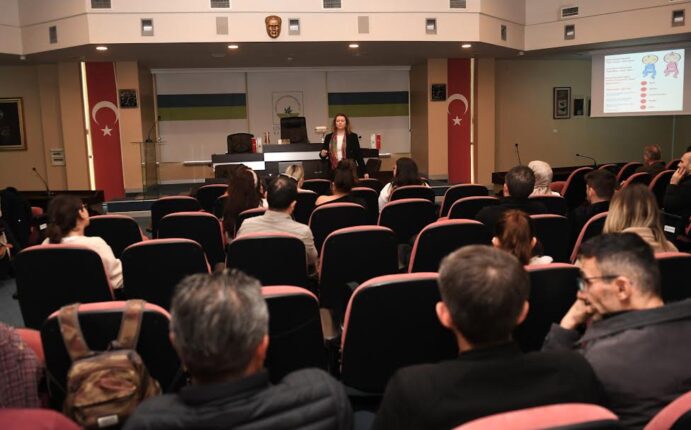 Belediye personeline Toplumsal Cinsiyet Eşitliği eğitimi verildi