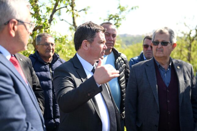 Başkan Aydın zirai don mağduru çiftçileri yalnız bırakmadı