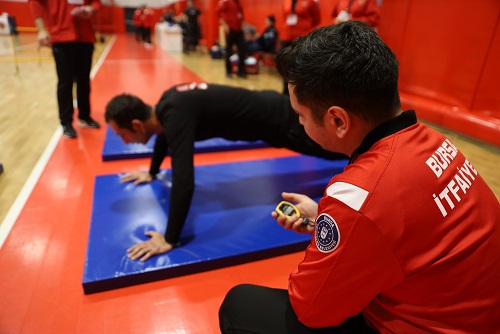İtfaiye eri olabilmek için ter döktüler