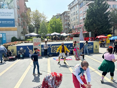 Bursa, tiyatro ile gülümsüyor