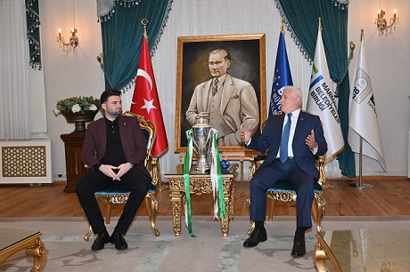 Bursaspor Başkanı Enes Çelik’ten Başkan Mustafa Bozbey’e teşekkür ziyareti