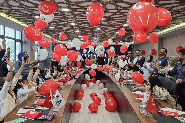 A Parti: “23 Nisan, bir ülkenin kaderini çocukların gözlerine yazdığı gün”